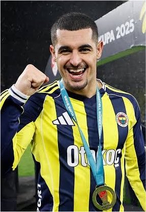 SaracogluSports's tweet photo. Çağlar Söyüncü yıllardır Galatasaray'a attığı golün ekmeğini yiyor.

Bence Çağlar Fenerbahçe için yeterli bir oyuncu değil onun yerine listeye Levent alınmalıydı. Büyük haksızlık olmuş. https://t.co/mOC0oM8MNT