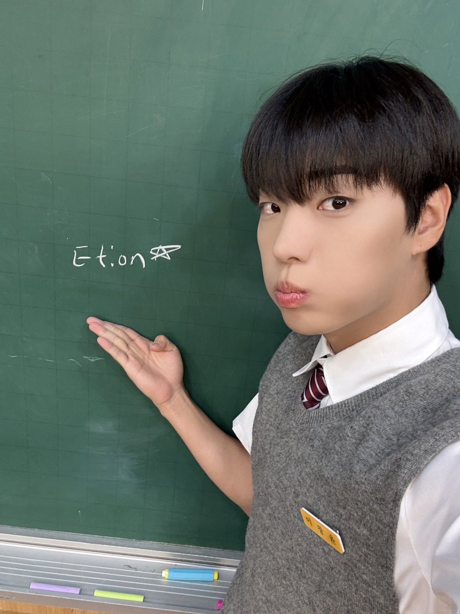 ONF_members's tweet photo. #이션

우석고꽃웃음🌸 https://t.co/anWnjku1hI