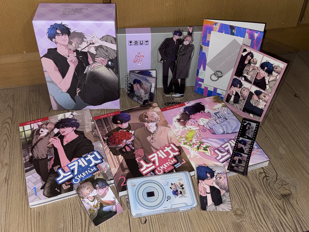 91_cos_'s tweet photo. 嚴肅分享🤺我這次去韓國玩買到最值得的東西
我覺得我大概就是為了這個去韓國的
Sketch 真的是我最喜歡的韓漫(;´༎ຶД༎ຶ`)我看好久了
真的很感動🥹好喜歡🫶💖謝謝作者創造了這麼美麗的故事

#sketch #스케치 https://t.co/Qou6LedWjB