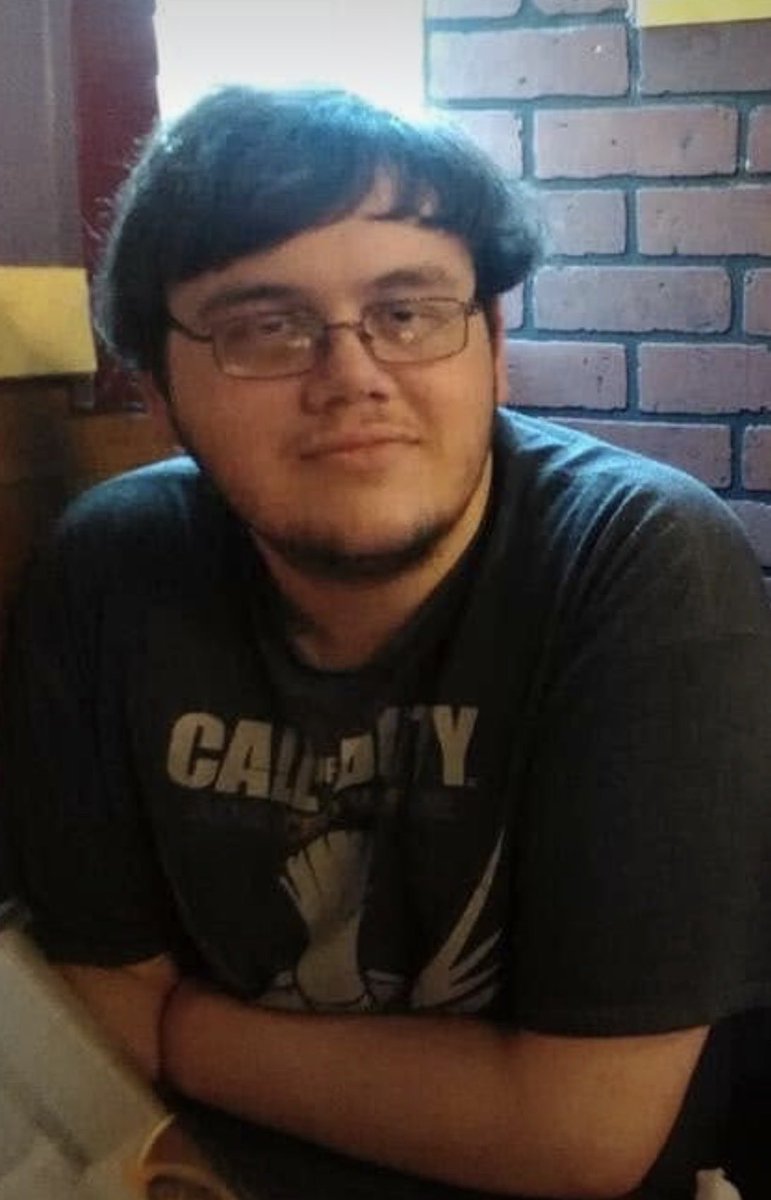 xanplease's tweet photo. C ISNT SHARP THE FAT LARD HIMSELF I PRESENT TO YOU THIS DISGRACE WASTE OF AIR https://t.co/feE7ga5yT3