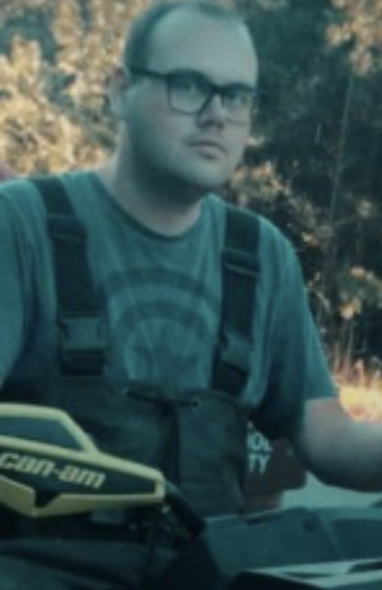 xanplease's tweet photo. C ISNT SHARP THE FAT LARD HIMSELF I PRESENT TO YOU THIS DISGRACE WASTE OF AIR https://t.co/feE7ga5yT3