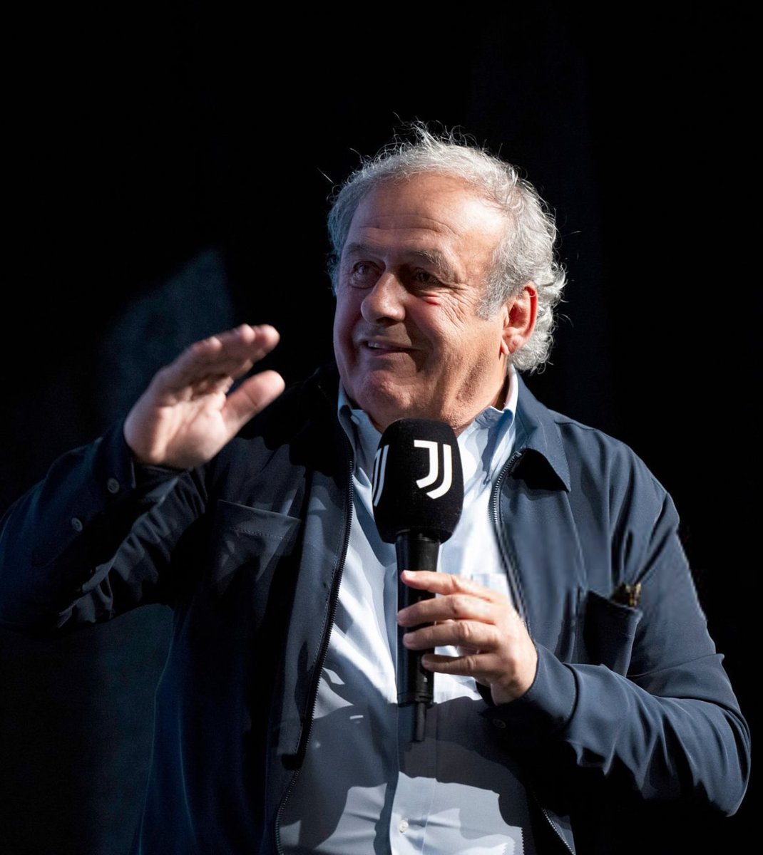ActuFoot_'s tweet photo. 🚨🚨 MICHEL PLATINI 🇫🇷 A FÉLICITÉ ALEKSANDER CEFERIN, LE PRÉSIDENT DE L'UEFA, APRÈS LA MENACE DE BOYCOTT DE LA COUPE DU MONDE !!! 👏🌍

Pour rappel, Michel Platini 🇫🇷 est également en guerre ouverte avec Gianni Infantino.

🗞️ @lequipe https://t.co/V1E2mrL4Vy