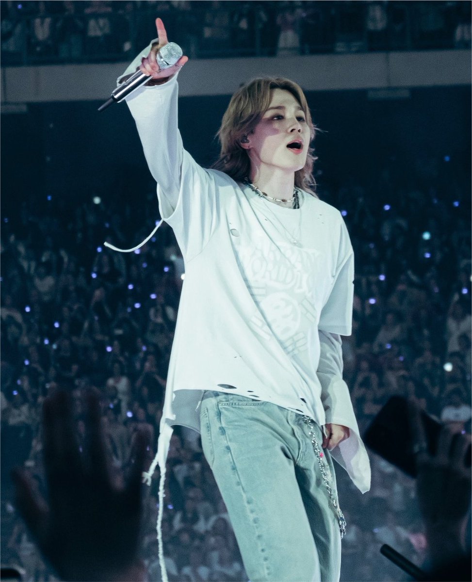 JiminLatinoFB's tweet photo. 📚 Jimin es ahora el PRIMER y ÚNICO ídol de Kpop en superar los 7 Billones de streaming recibidos en créditos solistas.

Es el ídol más transmitido sin colaboraciones, todo bajo su propio nombre. Este número es increíble, no es nada fácil lograrlo por sí mismo.

🥇Jimin — 7B 👑
2. V—4.49B
3. Jungkook—4.1B
4. Lisa—3.63B
5. Jennie—3.49B
6. Jin—3.42B
7. Suga—2.7B
8. Rosé—2.64B
9. J-hope—2.29B