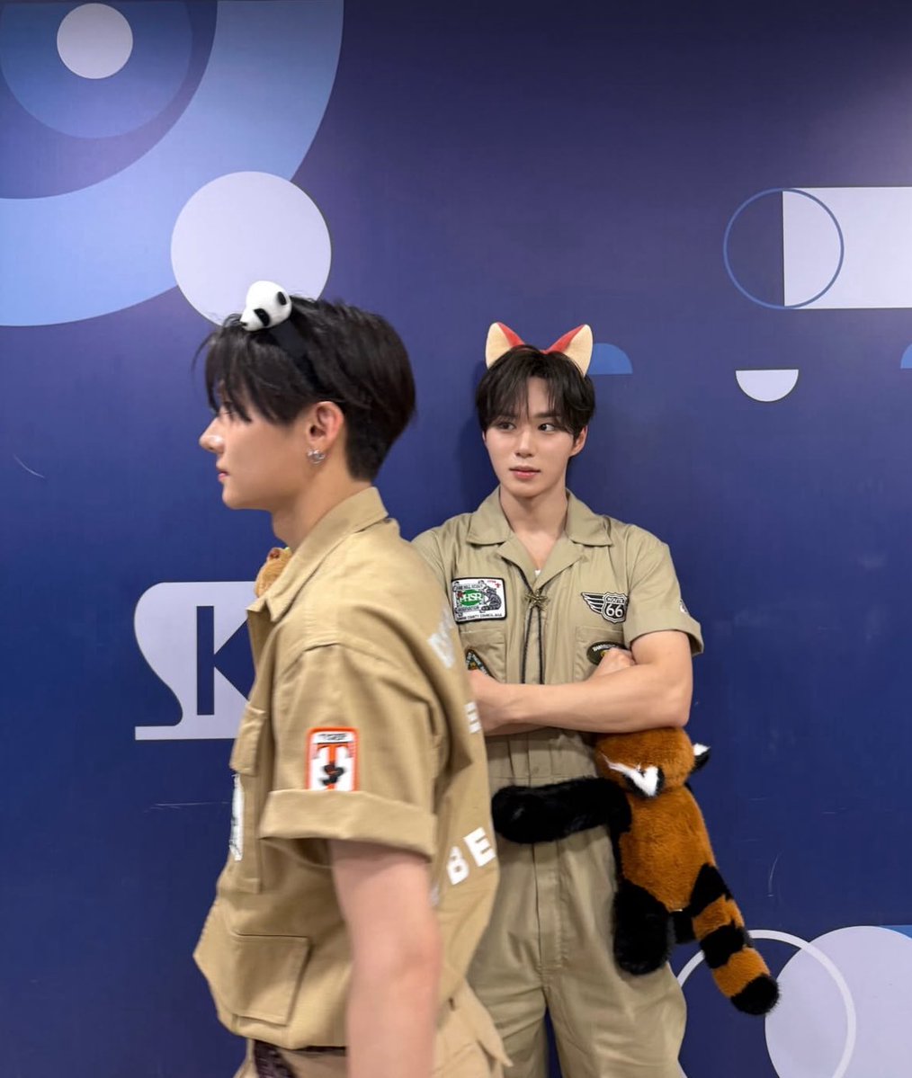 1120bbo's tweet photo. 이거무슨감성인지 알려주실분 https://t.co/h6QZnAprX3