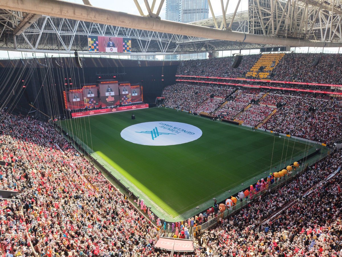 gztcom's tweet photo. 🔴 Stadyum tıklım tıklım: TÜGVA Yaz Okulları finali RAMS Park'ta

📌 81 ilde 700 bini aşkın öğrencinin katıldığı TÜGVA Yaz Okulları'nın dev kapanış töreni RAMS Park'ta yapılıyor

📌 Cumhurbaşkanı Erdoğan'ın da katılacağı programda dereceye girenlere ödülleri verilecek, drone gösterileri ve konserler düzenlenecek