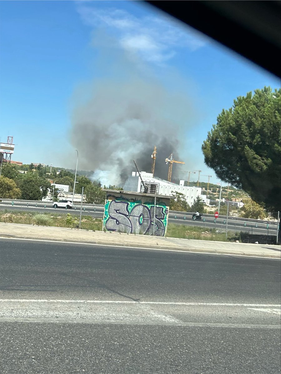AdriCavaB's tweet photo. @unblogdepalo @112cmadrid Esta foto es reciente, entre Miguel Hernández y Sierra de Guadalupe https://t.co/iLRQOweWJr