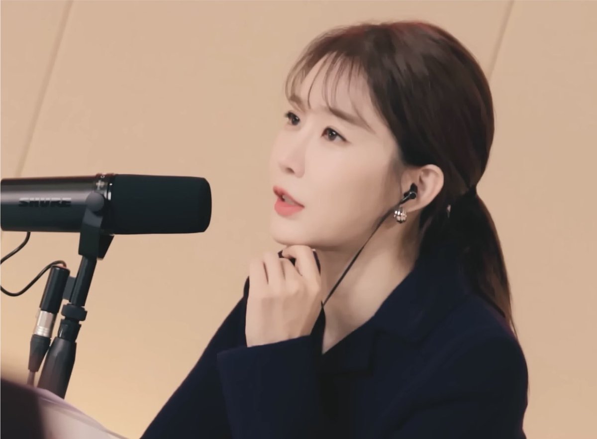 yoouinna's tweet photo. Let’s work with mama for the radio, duckie 💛 https://t.co/XHFHV6vZvb