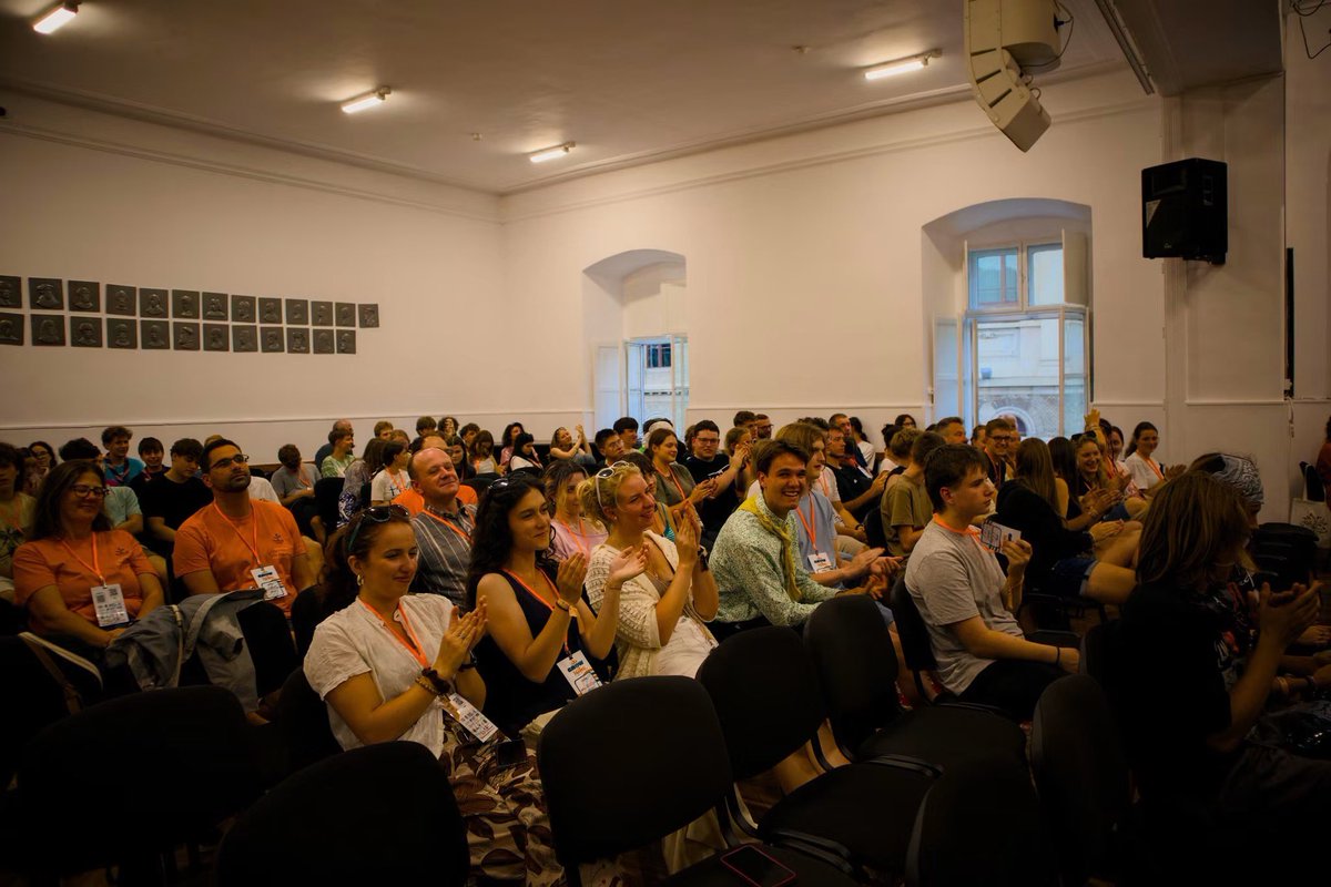 pijarzy's tweet photo. W Cluj-Napoca w Rumuni trwa Piarist Youth Meeting! W tym roku hasłem, które towarzyszy młodym są słowa: "Zakorzenieni w Nim". 
Program spotkania obejmuje katechezy, spotkania w grupach, rozmowy, wymiana doświadczeń z uczestnikami oraz wspólna zabawa i modlitwa. 
#scolopi #pijarzy https://t.co/exMAPXGQSK