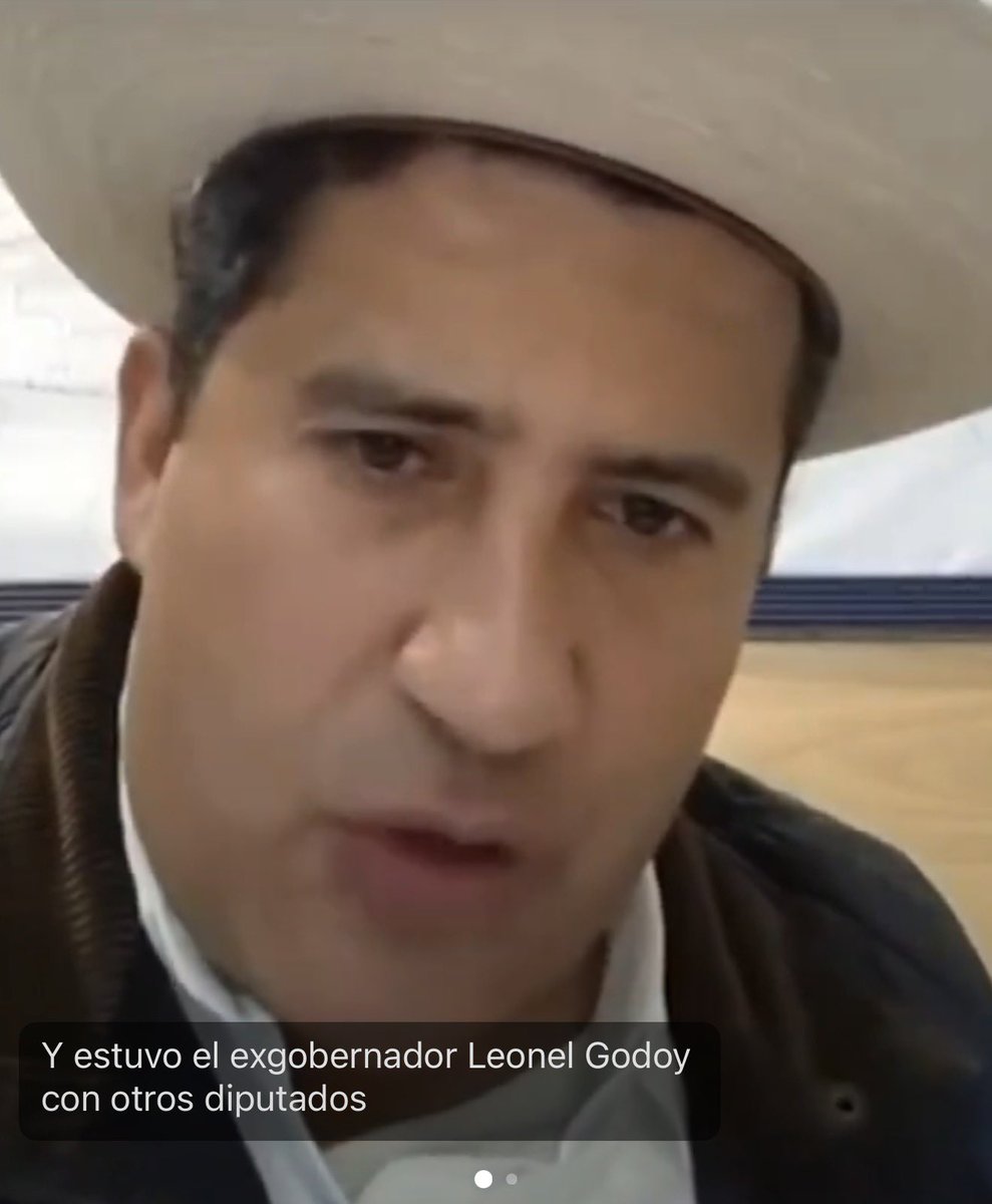 luzelenachavez8's tweet photo. Carlos Manzo debe estar gritando desde su tumba que están mintiendo. El R1 pudo coordinar a los sicarios, pero la mente criminal está en los políticos que él mismo delató. @Claudiashein cierra el caso y protege a Godoy y a Morón. 

A punto de entrar a la etapa electoral y @OHarfuch ya encontró, según él, al actor intelectual del homicidio de Carlos Manzo, el R1, dejando libre de toda sospecha a los políticos que el propio Manzo acusó: Leonel Godoy y Raúl Morón. Nunca siguieron la línea de investigación que el propio expresidente de Uruapan les dejó en su video unos días antes de que le quitaran la vida el 1 de noviembre de 2025.

Más que el actor intelectual, tendría que ser el coordinador del homicidio. No lo creo como el autor intelectual. 

Quizá Harfuch no sabe que Roldán Álvarez, hermano del R1, es cercano a Lázaro Cárdenas, Leonel Godoy y a  Raúl Morón y que vive en Jalisco donde sigue moviéndose el CJNG. 

@GreciaMich2027 no te dejes engañar, fue un ASESINATO POLÍTICO, un MAGNICIDIO.