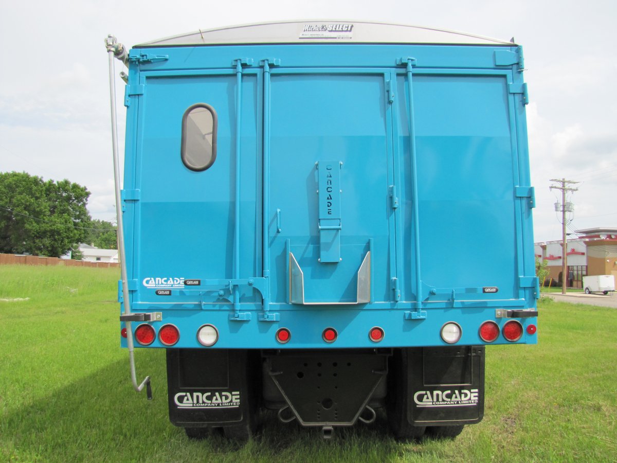 CancadeLtd's tweet photo. Standard specs don't have to mean a standard appearance!

Colour and graphics can help tie equipment into an existing fleet, make it easier to recognize or simply give the customer a truck that feels like their own. It's always fun to see a different colour and design roll out! https://t.co/SFKH30QfjP