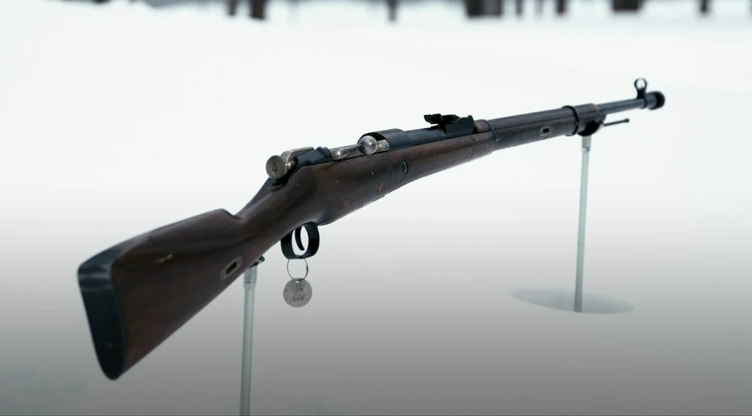 officer_bell's tweet photo. Anti-tank Mosin? Give me two.
Two AT rounds were tested:
7.62х122 mm and 7.62х155 mm.
Experimental 7.62х122 mm Mosin was made in Izhevsk in 1930s.
The armor penetration was only 15-20 mm at a distance of 100 meters. It wasn't considered effective. Replaced with 14.5x114 mm. https://t.co/1Mz9T0BVpe