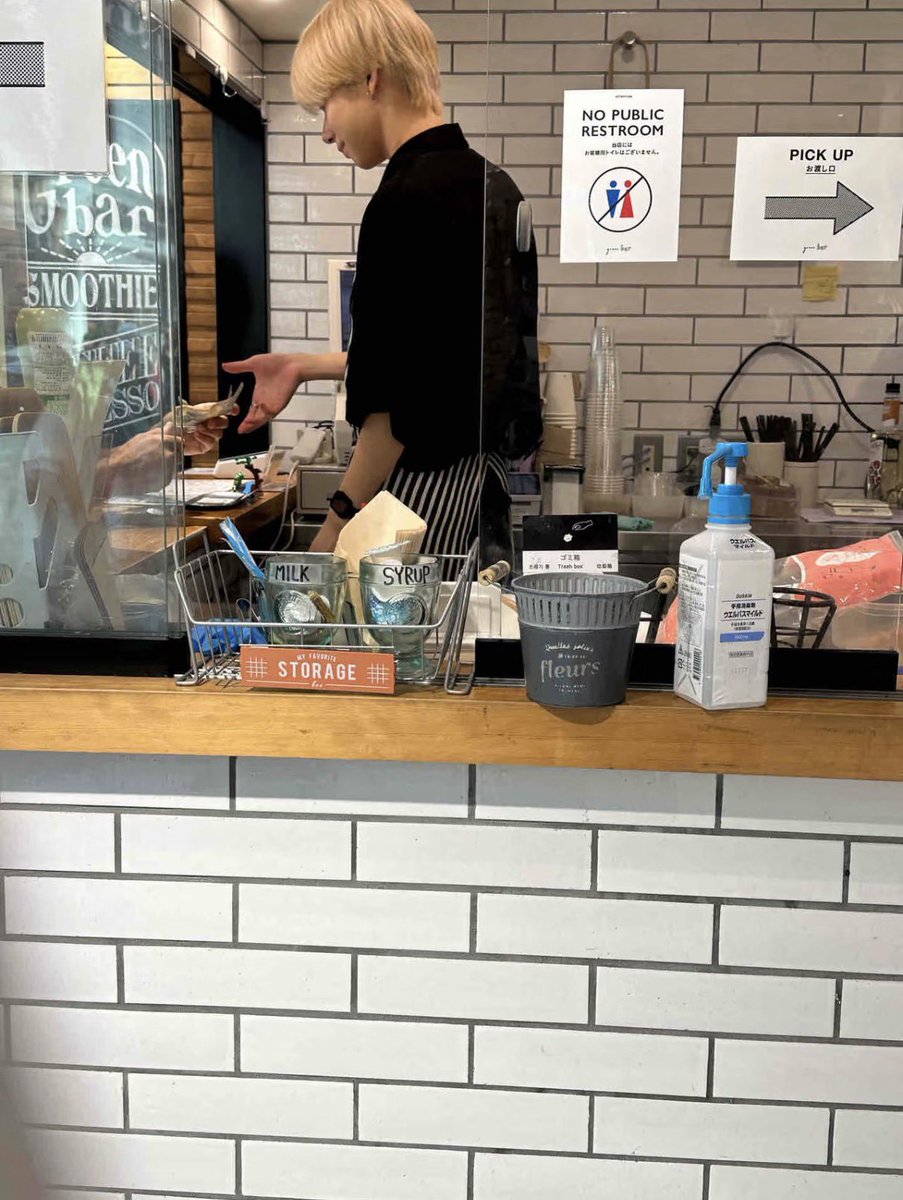 xncoma's tweet photo. 2年前大阪でバイトしてた矢田佳暉…….. https://t.co/B5RENnUKr4