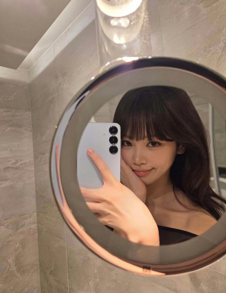 2_yctC11's tweet photo. Time to celebrate chaewon your sweet smile lights up our ordinary daily life

TIME TO CELEBRATE CHAEWON
#TimeToChaelebrate
#여름의인트로_김채원 https://t.co/c6ENZ0s9LN