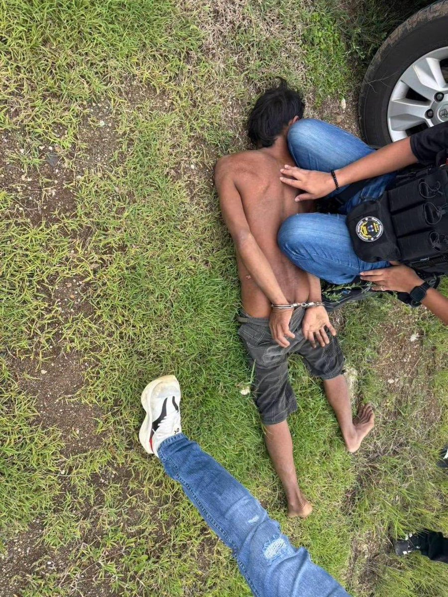 RT_com's tweet photo. Missing 17 and 22-yo Russians KILLED in Thailand for a MOTORBIKE

17-yo boy was shot, his 22-yo sister was beaten to death

Two murderers have been caught next to Cambodian border https://t.co/eNFCJvXdv4