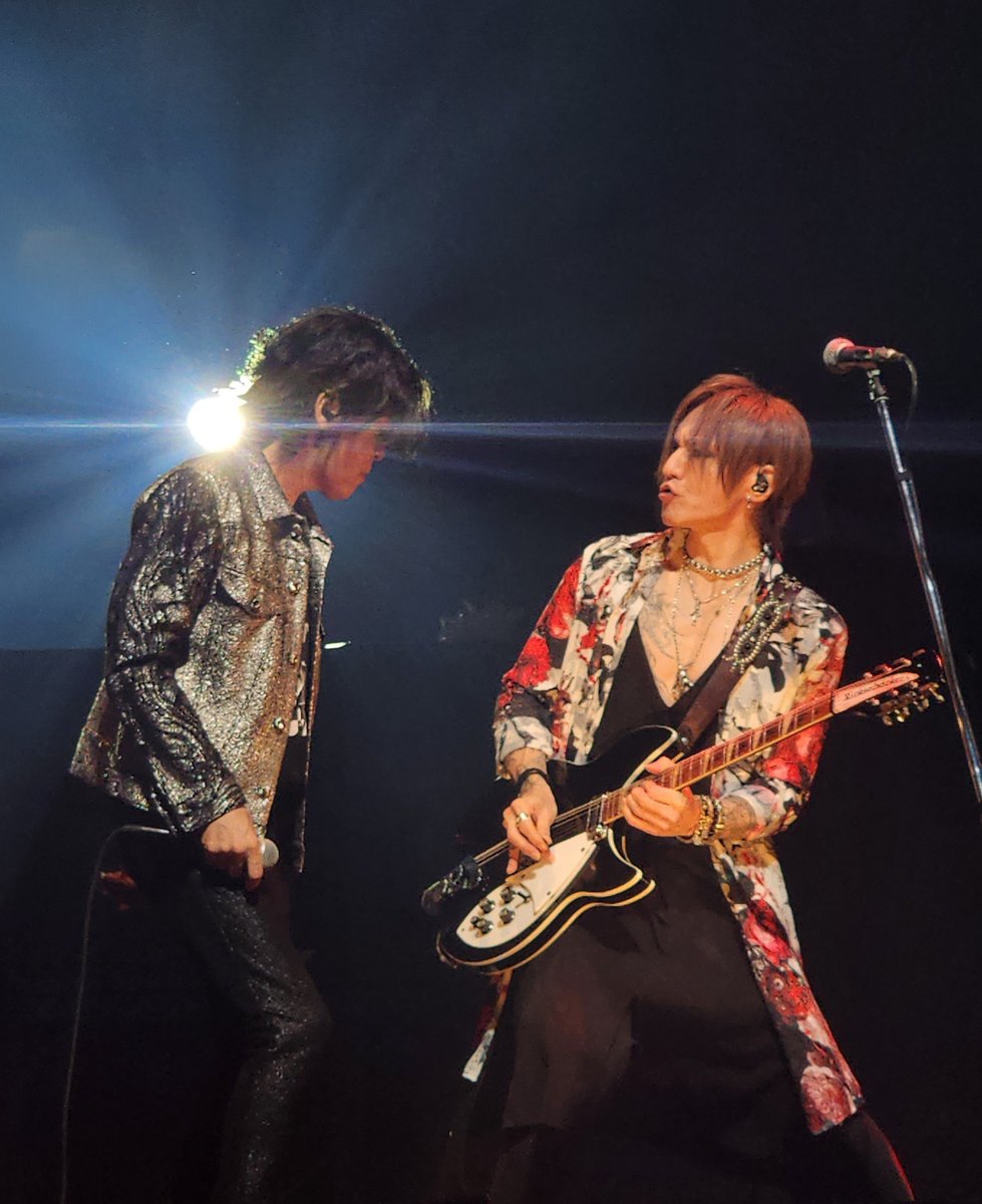 dokin3's tweet photo. 🎸SUGIZOさんと🎤隆一さん
カッコよすぎ🫶
LUNA SEA TOUR 2026
UNENDING JOURNEY
-FOREVER-
大阪DAY-2
🏢大阪･オリックス劇場
#LUNAPIC https://t.co/OtGKCMGVo3