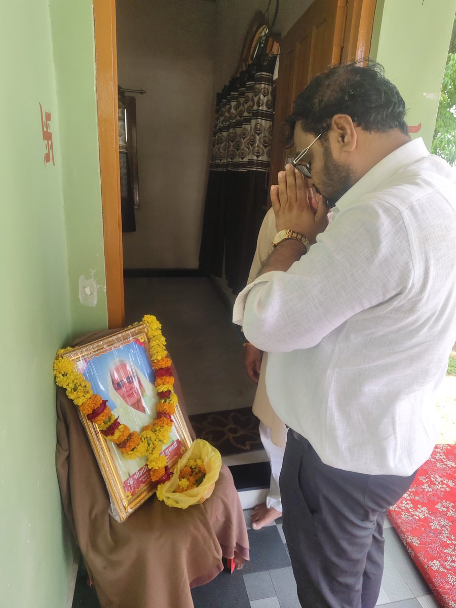 Rakeshsindhal4's tweet photo. आज सोनकच्छ विधानसभा के ग्राम कराडिया में सरपंच श्री घनश्याम जी मंडलोई की पूज्यनीय बुआजी स्वर्गीय श्रीमती गीता बाई मुकाती जी के गोरनी कार्यक्रम में उपस्थित होकर उन्हें विनम्र श्रद्धांजलि अर्पित की तथा शोकाकुल परिजनों से भेंट कर अपनी गहन संवेदनाएँ व्यक्त कीं।

ॐ शांति। https://t.co/Kt3wmKFH9s
