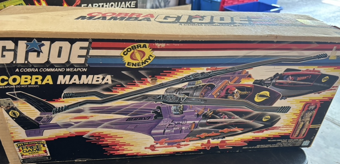 BensToyChestFL's tweet photo. A few G.I. Joe boxes made their way onto Monday’s table… and by “a few,” we mean the whole motor pool. 😅

Some seriously fun vintage pieces in this group, with plenty of Cobra trouble mixed in.

#GIJoe #ARAH #VintageToys #ToyCollectors #Cobra #BensToyChest https://t.co/AwYLBgRKoK