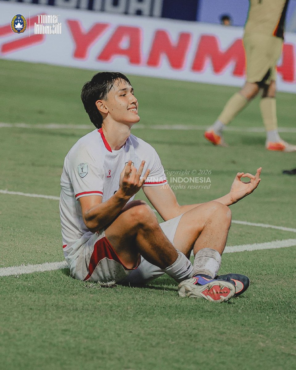 Bali_Football's tweet photo. Mitchell Baker resmi menyamai rekor gol Boaz Solossa pada turnamen debutnya di Tiger Cup 2004. 🇮🇩🔥

Saat itu, Boaz mencetak 4 gol di ajang debutnya bersama Timnas Indonesia.

Kini, Mitchell Baker juga sudah mengoleksi 4 gol dan masih berpeluang melewati catatan sang legenda. 😱⚽

Prediksi Mitchell cetak berapa gol?? 😏