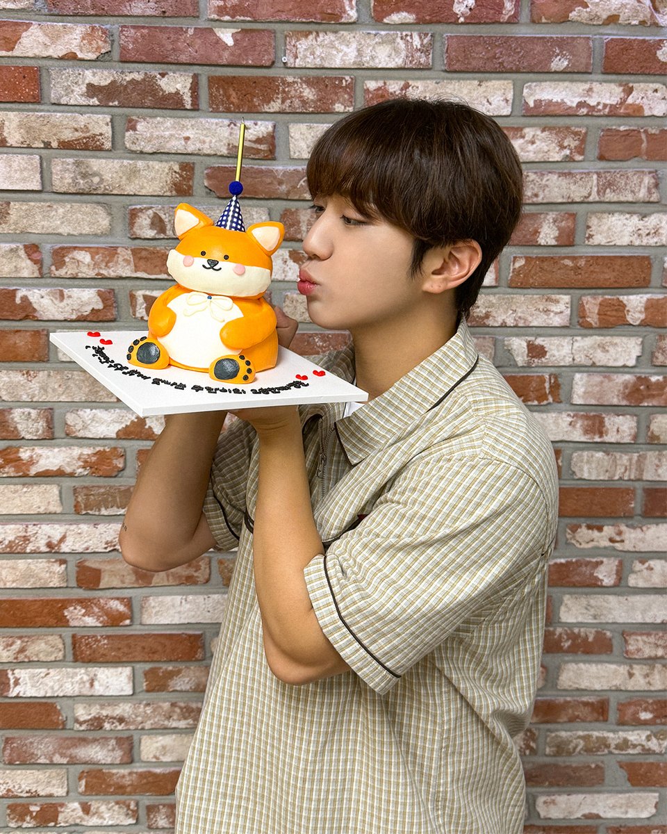 jootopia_OFFCL's tweet photo. 골드니스 덕분에
온통 행복으로 가득했던 생일이었어요🦊☘️
보내준 소중한 마음은 가슴 속 한켠에
고이 담아두고, 오래도록 꺼내어 볼게요!
잊지 못할 선물 같은 하루를 만들어줘서 고마워요 ✌︎˶› ·̫ ⦁˶

#HONGJOOCHAN #홍주찬
#GoldenChild #골든차일드 https://t.co/5ltMqM6IaR
