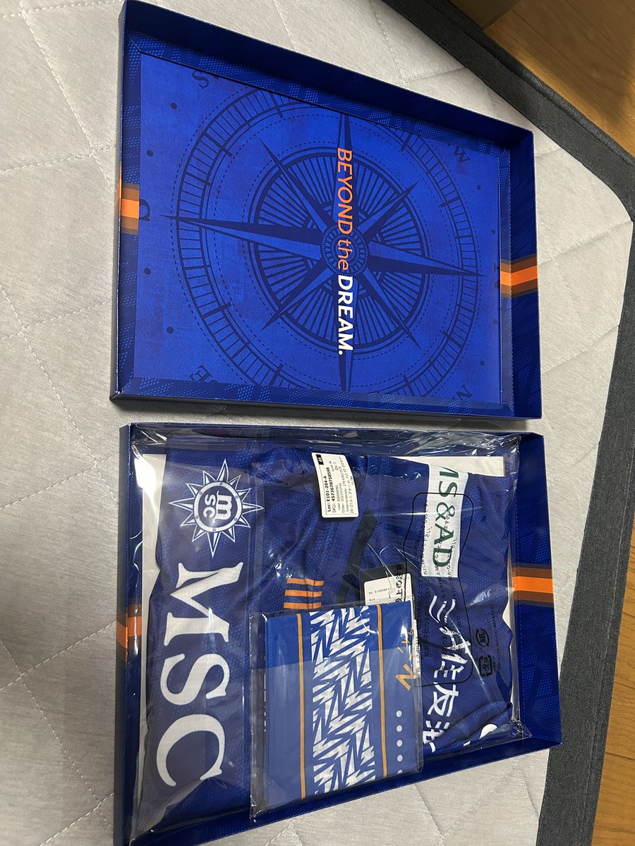 fukazo_009's tweet photo. 嫁さんからの誕生日プレゼント🎁
ユニフォームきたー！！
これは控えめに言ってめちゃくちゃカッコイイ✨
満を持してマテちゃんにしました！
ゴラッソたくさん見せてくれ！
#vvaren
#マテウスジェズス https://t.co/nfB5n3B0i3
