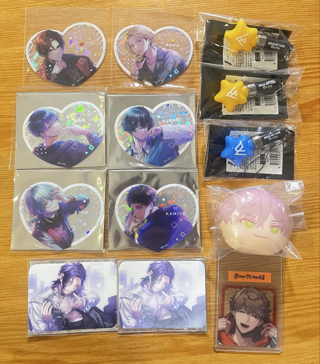 mr75mn58's tweet photo. ブレマイ 【交換】 【譲渡】

譲）画像1~3枚目アイテム

求）
1枚目 同種 樋宮>定価
2枚目 ペンラ 交際部>定価、その他 定価
3枚目 
お名前バッジ 麻波>樋宮
アクスタ 同異種 樋宮>麻波>新開
カクテルキーホルダー 樋宮>定価
称号バッジ 画像4枚目求印

ポスト続きます↓↓↓ https://t.co/5RWNG3gcwI