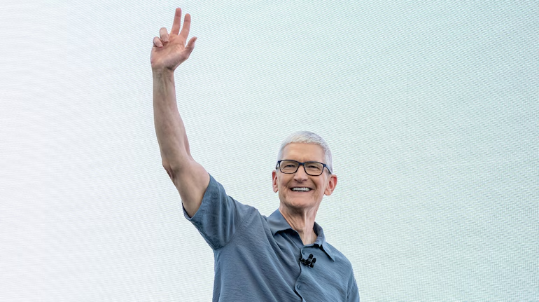 moneycontrolcom's tweet photo. #Technology | Apple posts record June quarter revenue in India, Mac growth offsets softer iPhone shipments

Chief Financial Officer Kevan Parekh said Mac revenue was driven by strong demand for the MacBook Neo and MacBook Pro lineup. Writes @DanishKh4n 

#Apple https://t.co/6NG32ZbR0e