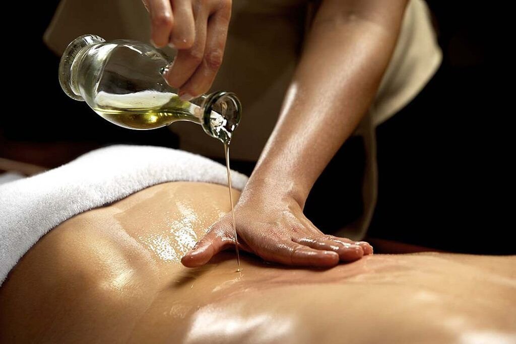 BangLoveWorld's tweet photo. Hello beautiful ladies it's the end of the month and the weekend book me today for your relaxing body massage +2349022462722 https://t.co/qpOSiPZk9X