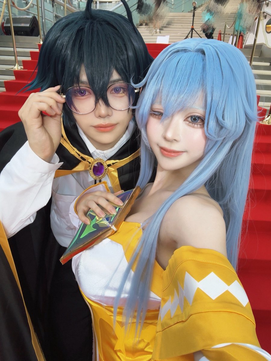 como_cos's tweet photo. コスサミ前夜祭は《杖と剣のウィストリア》併せでウィル＆エルフィでした🩵🩶🪄✨
彼氏と大好きな作品でコスサミのレッドカーペットを歩けたことは、最高の思い出��す…❗️
※彼氏はコスプレイヤーではなく一般人のためSNSアカウントはありません( ᵕ̩̩ㅅᵕ̩̩ )

#コスサミ2026 https://t.co/ecYF8MDfSW