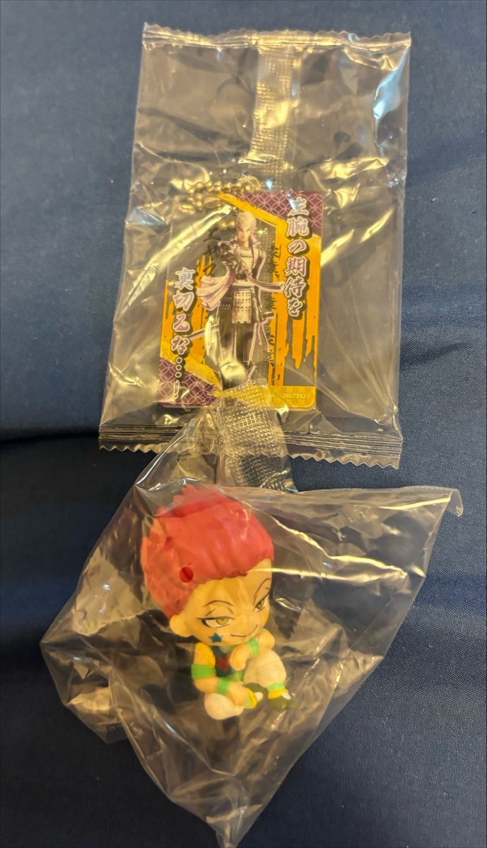 trkhamoudame's tweet photo. あとガチャガチャやった。
H×Hガチャ1発でヒソカ！
あと久しぶりに戦国BASARAをみかけたので。 https://t.co/IUDYPa8L1P