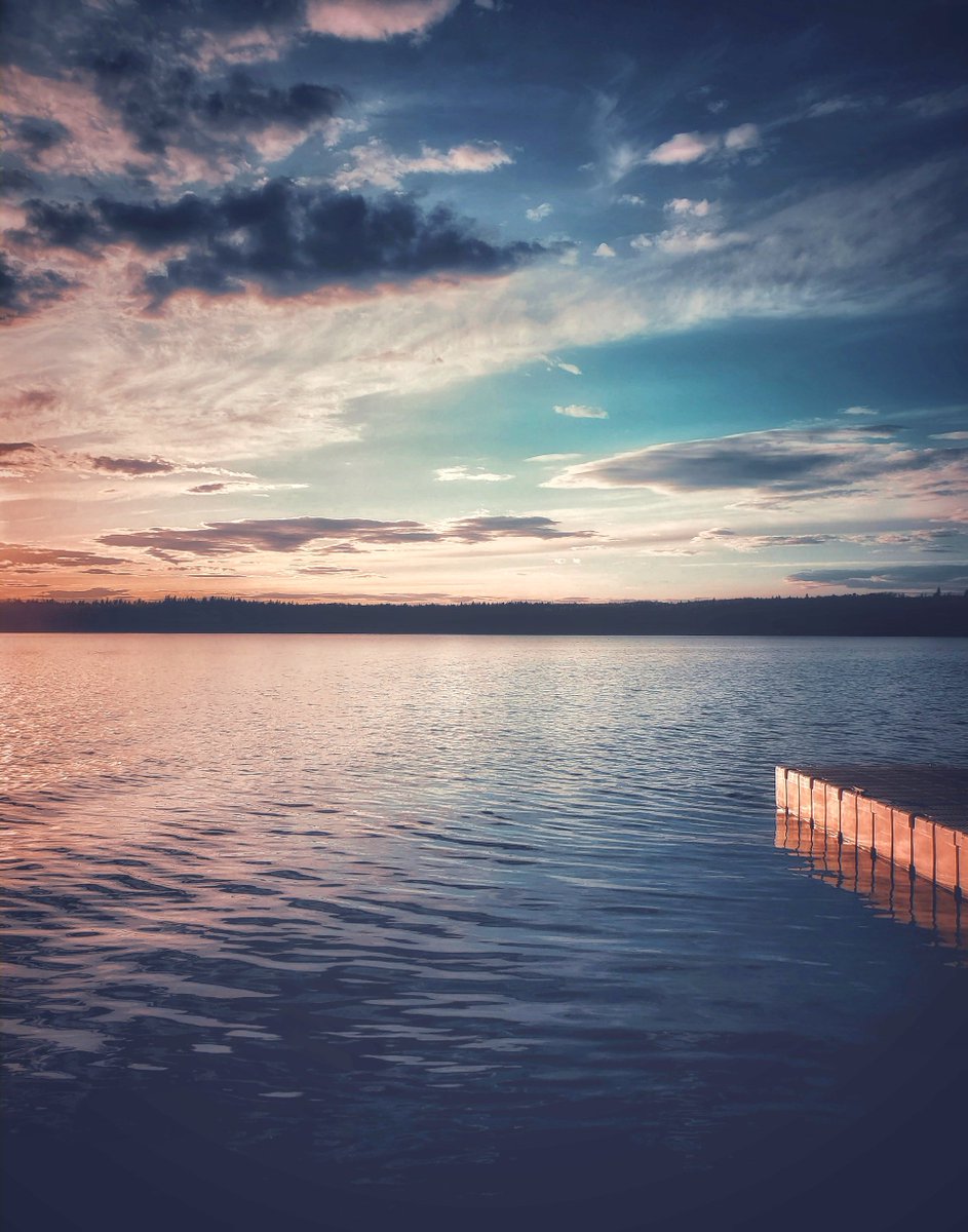 orphanedsky's tweet photo. peace and calm. https://t.co/XvMmWSMuQT