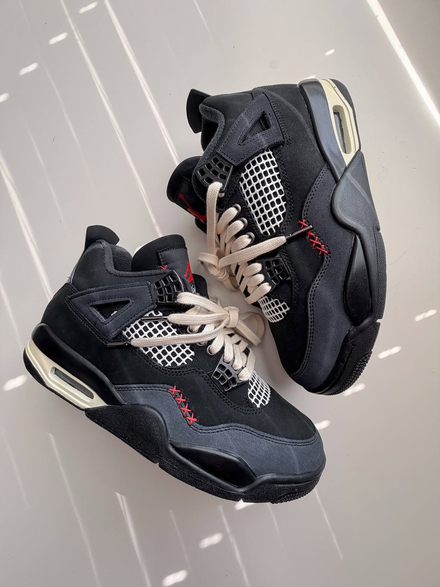 JustFreshKicks's tweet photo. Air Jordan 4 “Night Shade” customs 🌑🪡 https://t.co/HwYDIoRayj