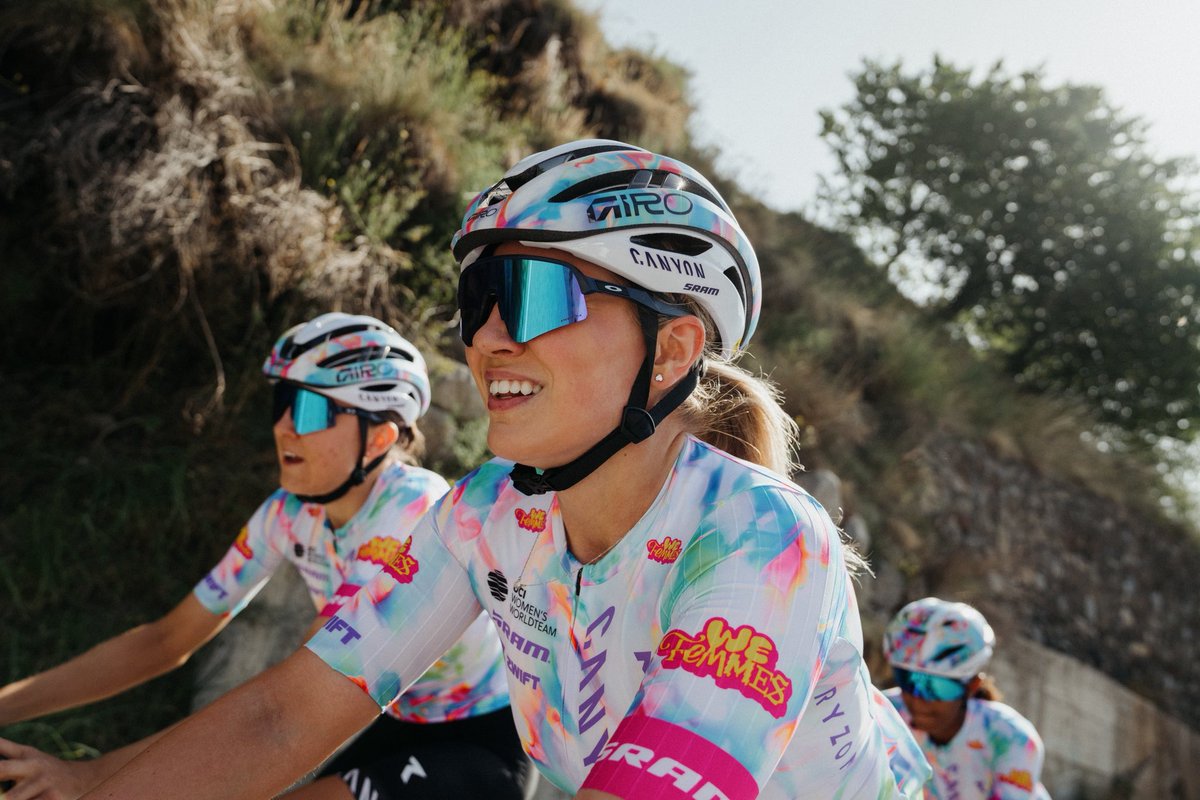 WMNcycling's tweet photo. Keeping a close eye on Generation tonight. 👀

They have the honour of being the racing first in #WeFemmes kit at the 3-day @voltaosona. Team ⤵️
 - Joëlle Messemer - Emily Dixon - Monaliza Araya Chneslasie - Erja Bianchi - Sophie Alisch - Weronika Wąsaty

📷 Felix Goergens https://t.co/AtZyXKPyxB