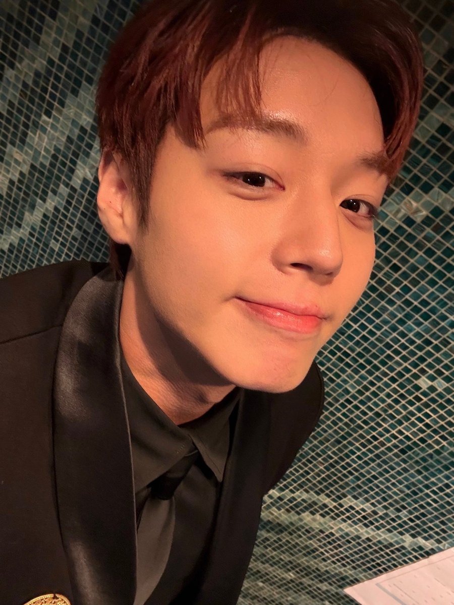 wingjhmay_'s tweet photo. 청룡 셀카ෆෆ https://t.co/5dUO866Y1L