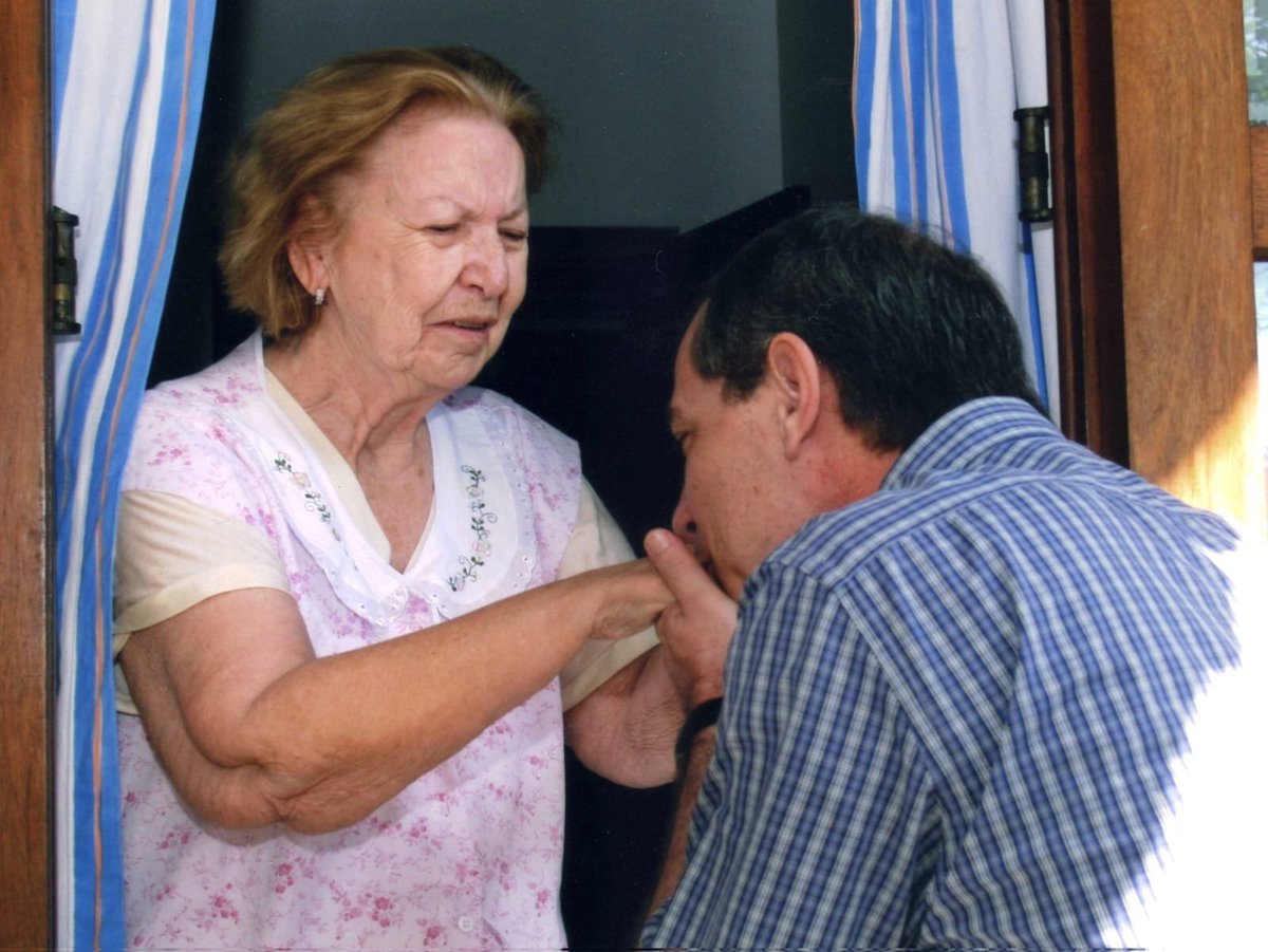 cirogomes's tweet photo. Dona Maria José, minha querida mãe, faria hoje 98 anos de idade. Seu exemplo e seus ensinamentos seguem vivos na minha memória e no meu caráter. https://t.co/VcUx8K5b4t