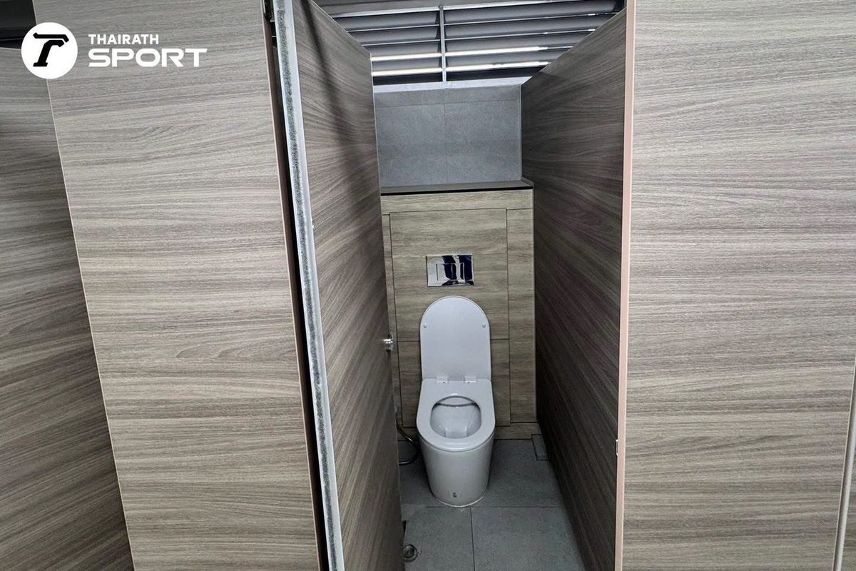 Skyboyz15's tweet photo. 🚽🚻 ใครเคยผิดหวังกับสภาพห้องน้ำใน “ราชมังคลากีฬาสถาน” เวลาไปดูกีฬา ดูคอนบ้าง ? 
ล่าสุด เขาปรับปรุงห้องน้ำใหม่ทั้งหมด สวยมาก! พร้อมใช้งานแล้วครับ 🥹🥳⚽️ https://t.co/XGUFCuZlLr