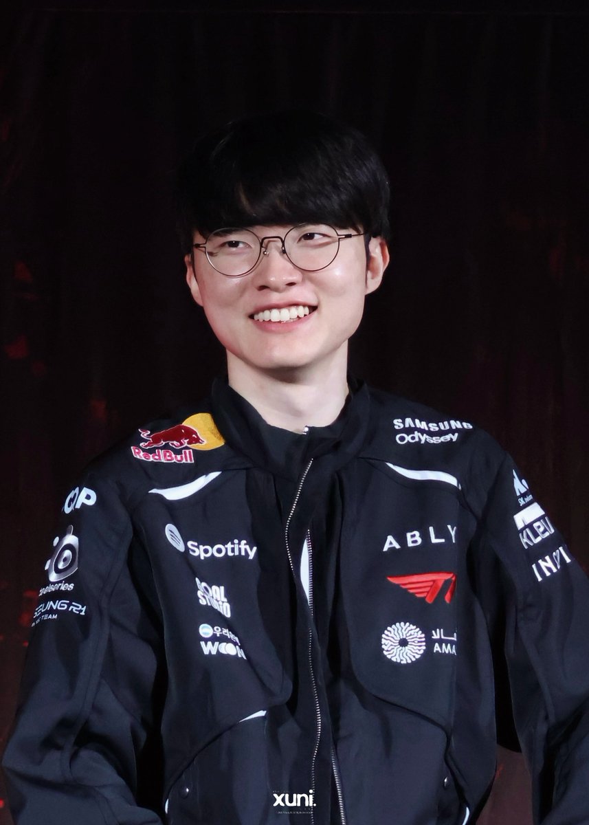 Xuni_T1's tweet photo. 260731

☀️

#T1 #Faker #페이커 #이상혁 https://t.co/TP8aM4H4uD