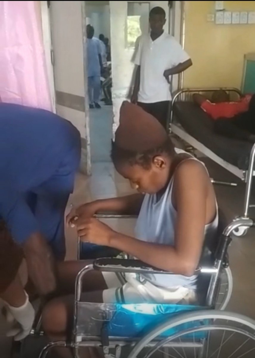 ishanpepe's tweet photo. My name is Ngudoon Violet Iorbo. I'm a serving NYSC member living with Sickle Cell Disease. At 27, I'm fighting to save my ability to walk after being diagnosed with Avascular Necrosis (AVN) in both hips. I need your help. Please read my story.🙏🧵 https://t.co/H4krVVYuVn
