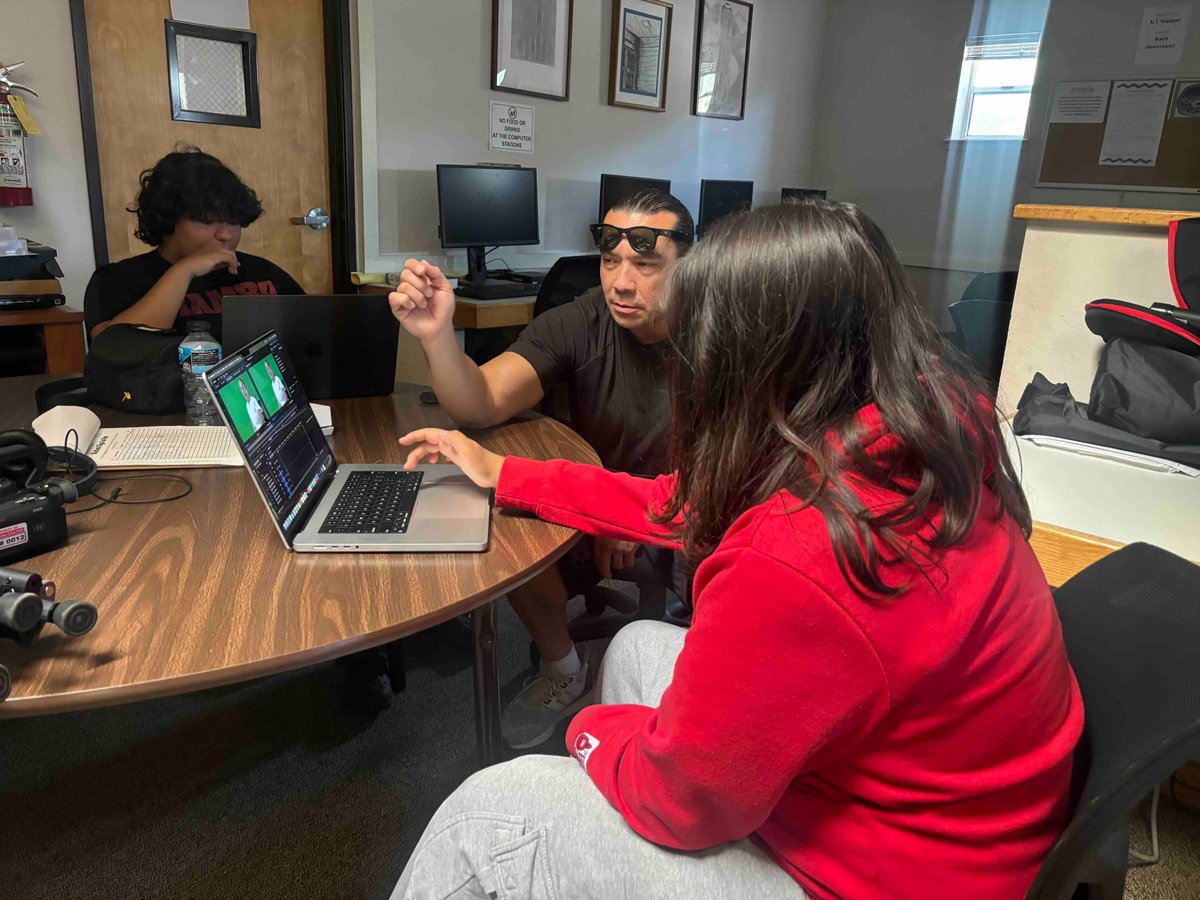 LASKINSFEST's tweet photo. Native Youth Film Workshop Day 4 was all about bringing stories to life in the editing room!
Hoopa youth dedicated the day to editing their film projects,learning how to shape scenes,refine pacing &amp; create compelling stories through post-production.
#hoopareservation #HoopaValley https://t.co/sMaqoA6k9H