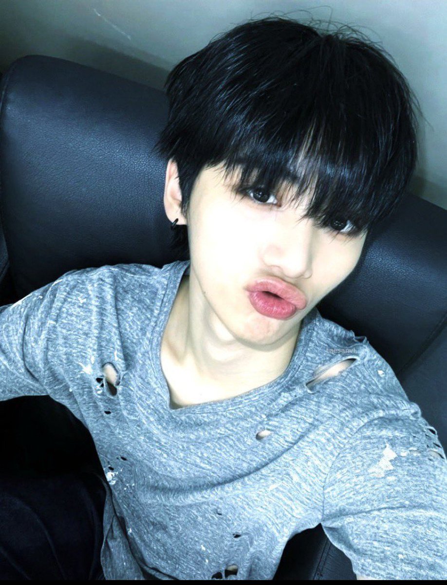 taesjeongfani's tweet photo. Pouting with 탯냥이(=^･ω･^=)

#ODSD #ONEDOORSelcaDay #TAESAN #태산 #BOYNEYTDOOR @BOYNEXTDOOR_twt https://t.co/XQlk22gN8n