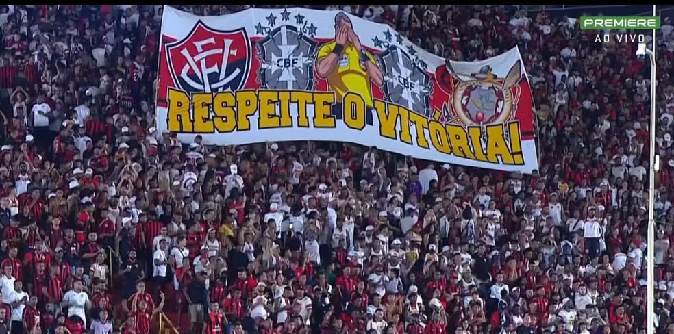 GuiLima_03's tweet photo. @porcolatria @TalissEcv1899 @joolyn @webradioverdao Vitória fez protesto contra a CBF kkkkk https://t.co/eivjv9mqzC