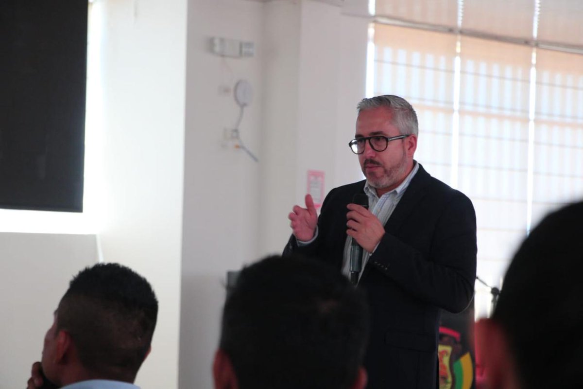 UNIR_Ecuador's tweet photo. 🤝 @UNIRuniversidad continúa acercando formación de excelencia a los líderes del sector público a través de los convenios de cooperación suscritos con la Asociación de Municipalidades Ecuatorianas @AMEcuador.

📍 En la UTR2, sede Napo, se desarrolló la conferencia "Desafíos y tendencias para transformar la gestión pública", impartida por 👤Daniel Barragán, Máster en Responsabilidad Social y Liderazgo Sostenible y Máster en Gobernanza con mención en Desarrollo Sostenible. Durante la ponencia se abordaron las principales tendencias, desafíos e innovaciones que impulsan una #gestiónpública más eficiente, #sostenible y orientada al desarrollo de los territorios.

👥 La jornada contó con la participación del Ab. Jimmy Reyes, alcalde de @alcaldiatena y vocal del Comité Ejecutivo de AME; así como de la Ing. Ligia Caiza, alcaldesa del @GADArosemena y presidenta de la Regional 2 de la AME, que integra a las provincias de Napo, Pichincha y Orellana.