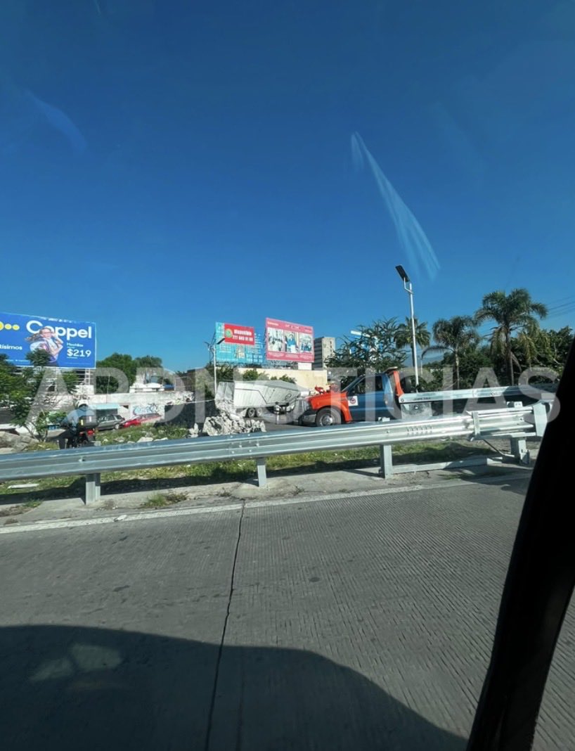 apdnoticias's tweet photo. CAMIÓN SE VUELCA EN PASÓ EXPRÉS
La mañana de este viernes, un tráiler se volcó en la entrada del Paseo al bulevar Cuauhnáhuac, en la colonia Satélite de #Cuernavaca tomen precauciones.
#APDInforma https://t.co/thpHrQGINo