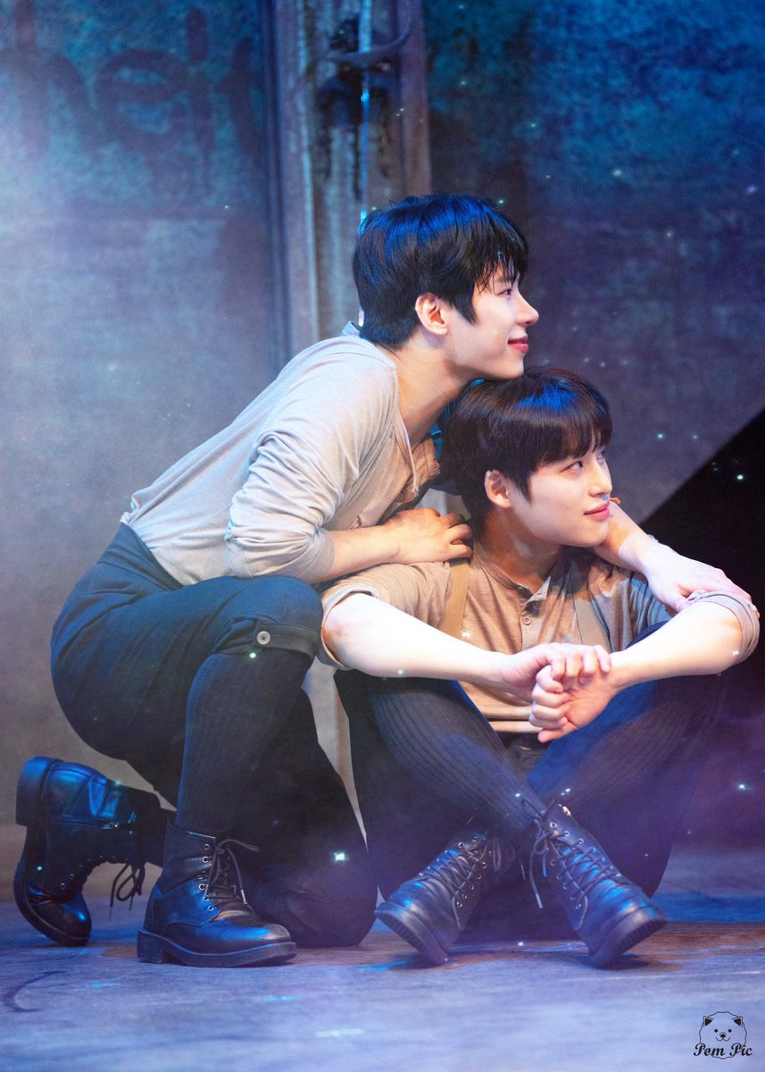 Pom_Pic's tweet photo. 2026.07.31.     
#비더슈탄트 스페셜 커튼콜 데이 
#황순종 배우님 매그너스 볼커    
#강병훈 배우님 아벨 루터

- 얼른 항복, 항복, 항복, 항복, 항복!
- 나 항복이라는 말 안 했다? https://t.co/WePqITyr7k