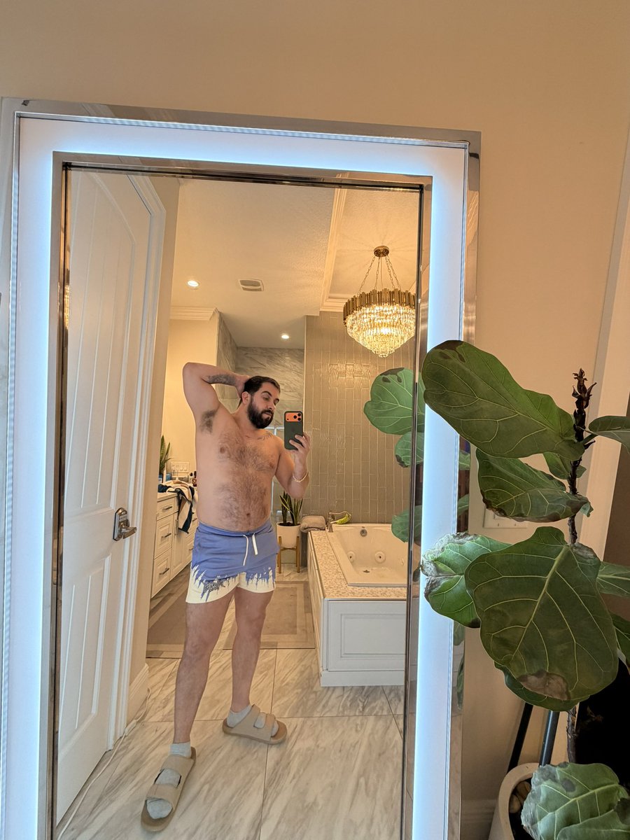 BucioMr's tweet photo. Getting Ready For The gym🧔🏻✌🏻☀️ https://t.co/luMgltuhzl
