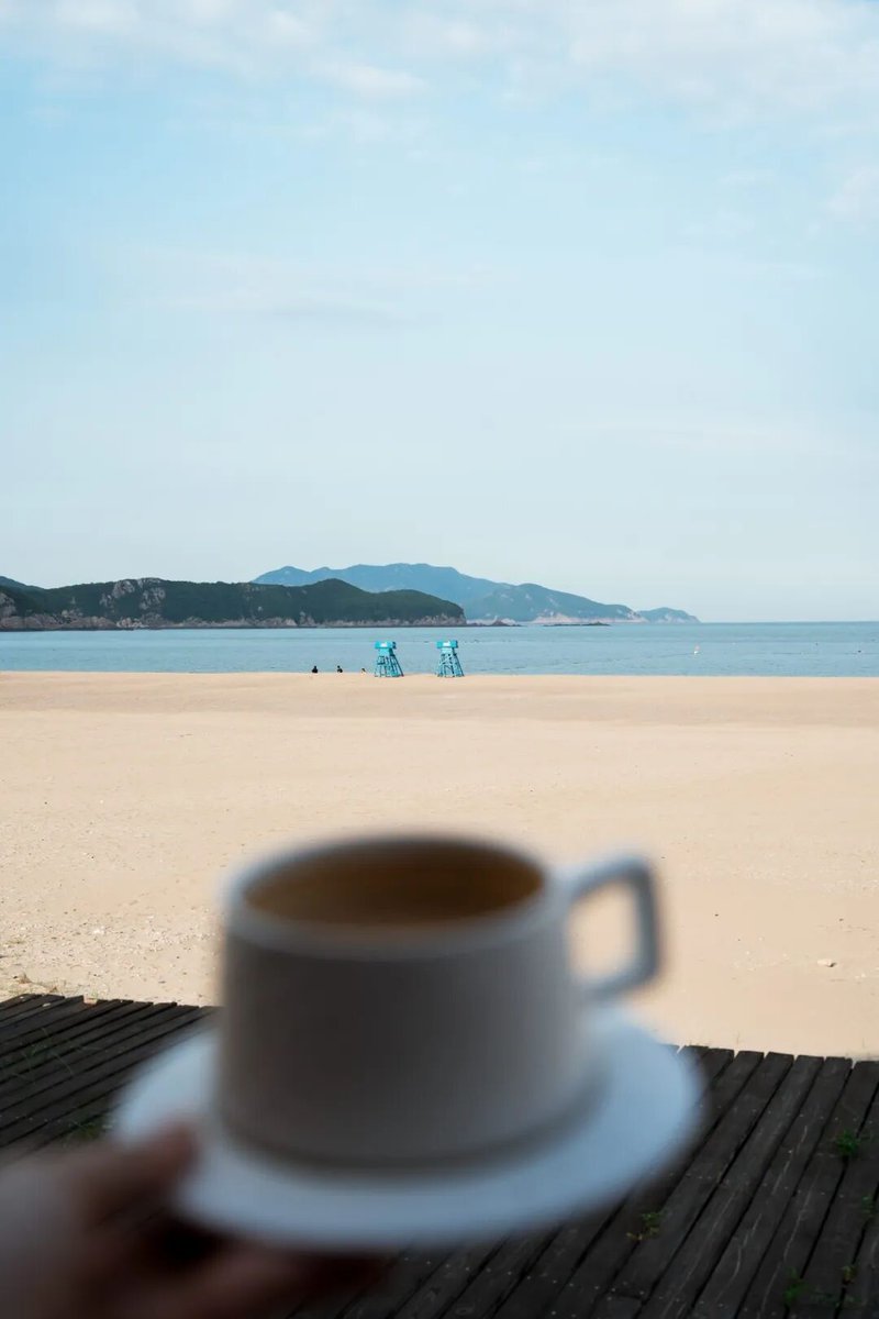shui_han_'s tweet photo. Facing the sea, let go of hustle and fatigue, and meet the tender beauty of mountains and seas.🥰🥰🥰
#WeLoveZhejiang #IslandSlowLiving https://t.co/tdYlM0MQEM