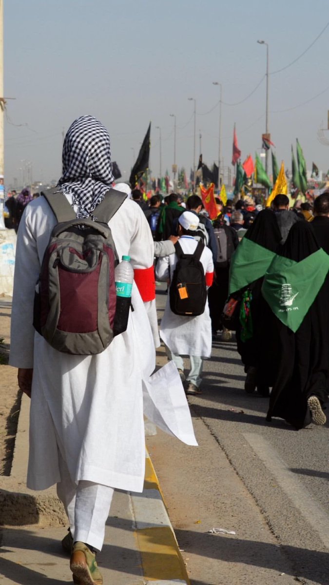 EngAhmed_83's tweet photo. عن ابن عباس، عن النبي (ص) أنه أخبره بقتل الحسين (ع) إلى أن قال:من زاره عارفًا بحقه كتب الله له ثواب ألف حجّة وألف عمرة ألا ومن زاره فقد زارني ومن زارني فكأنّما زار الله وحق على الله أن لا يعذّبه بالنار ألا وإنّ الإجابة تحت قبته والشفاء في تربته والأئمة من ولده
#زيارة_الاربعين https://t.co/Vp4jD3Rlai