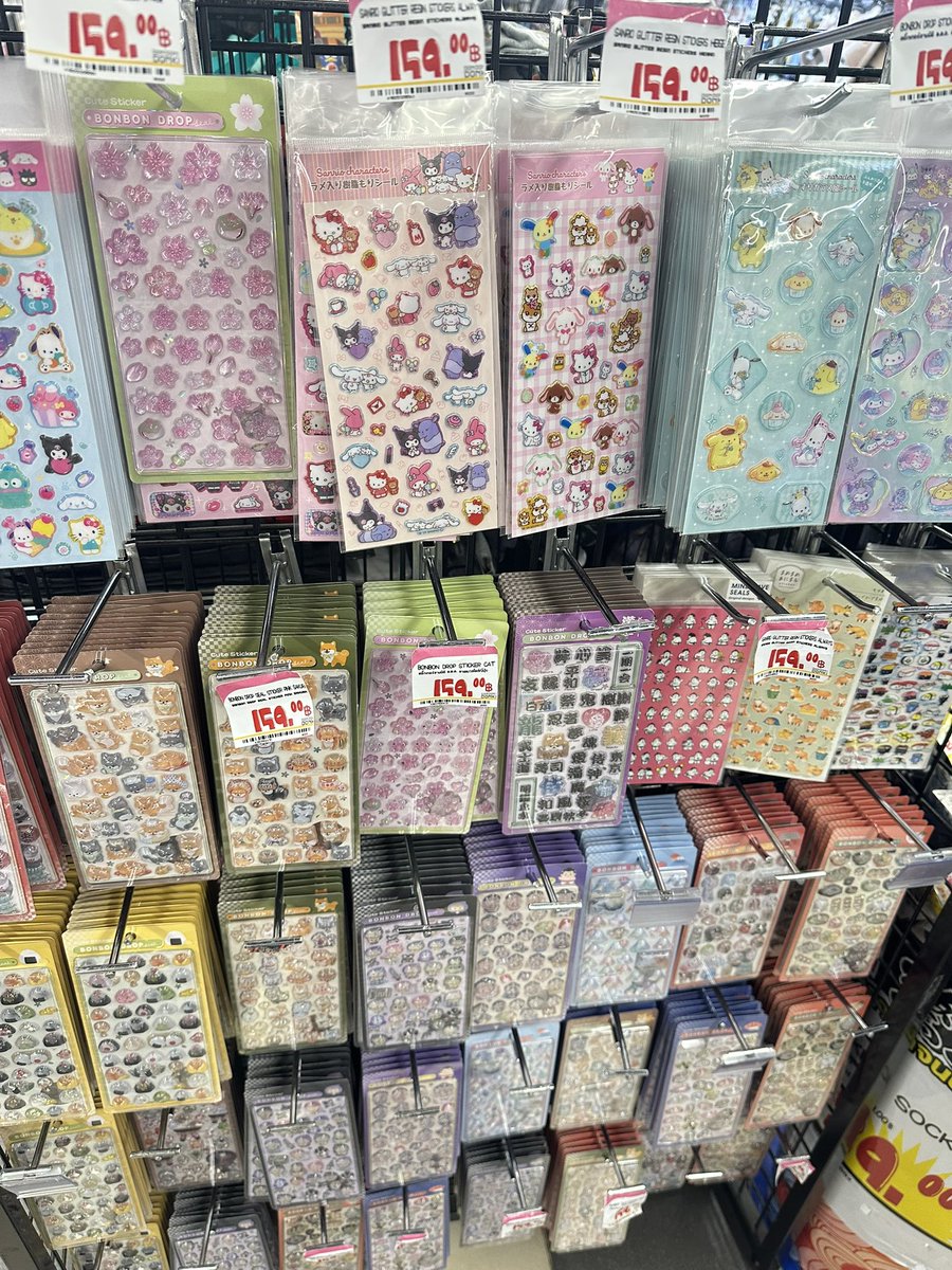 enjoysunsan's tweet photo. สติกเกอร์ที่ Donki น่ารักมาก 💘💘💘 https://t.co/FFYSOcVNWQ
