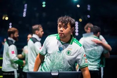 frenchir6s's tweet photo. Yesterday we celebrated @BriDR6S’s 30th birthday 🎂

Second oldest player still competing, just one month younger than Canadian.

At 30 years old, he’s still competing at the very top. Proud to have him on our team.

Rainbow Six legend 💚 https://t.co/CNexyw4Nmp