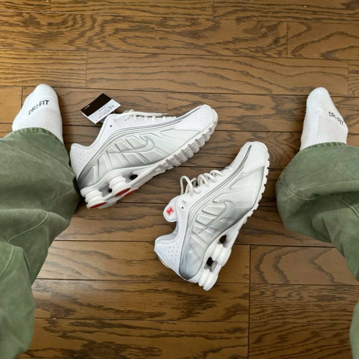 AleexSports_'s tweet photo. NÃO PERCA TEMPO, TÁ BARATO 💰

🛍️ Tênis Nike Shox R4

❌ De R$ 209,90
💸 Por R$ 189,41

👉 Pegar promoção: https://t.co/v1Qaxzoaix https://t.co/ushCqnjA2I