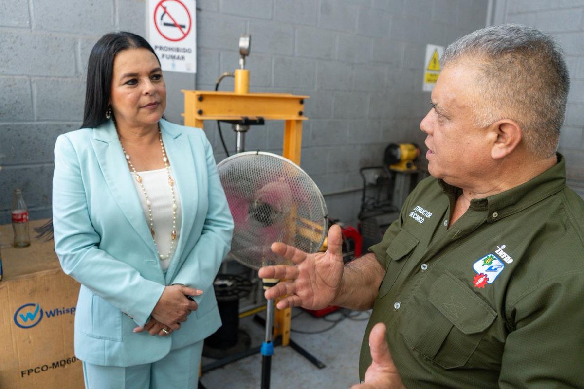 faztecahn's tweet photo. 🤝🇭🇳 ¡Más oportunidades para nuestra juventud! Firmamos un convenio entre Fundación Azteca Honduras e INFOP para fortalecer #HondurasEsTuTierraQuédate, ampliando las capacitaciones técnicas a más regiones y jóvenes en riesgo de migración. 💙📚 #INFOP #FundaciónAztecaHonduras https://t.co/WvoLTdjnEe
